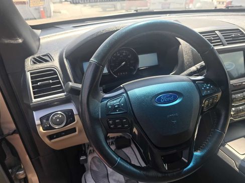 Used 2017 Ford Explorer XLT w/ Equipment Group 202A AWD/4WD image 38