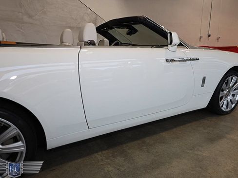 Used 2017 Rolls-Royce Dawn RWD image 10