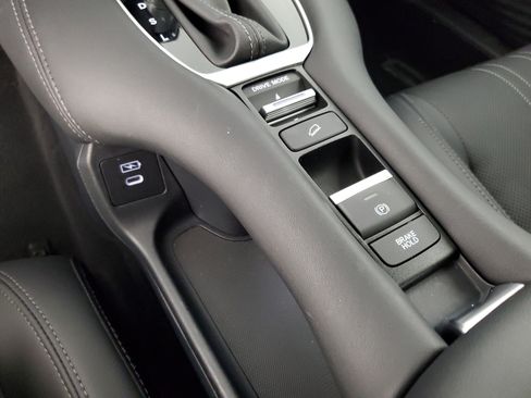 Certified 2024 Honda HR-V EX-L image 17
