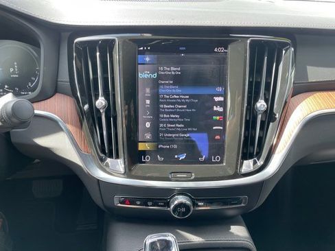 Used 2022 Volvo S60 T8 Inscription w/ Advanced Package image 8