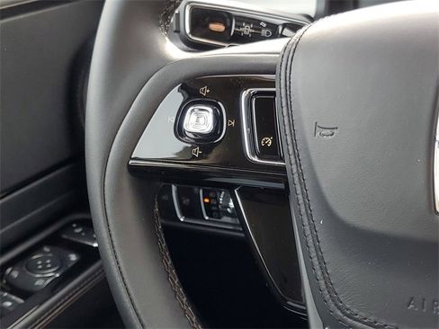 Used 2023 Lincoln Aviator AWD w/ Premium Package image 19