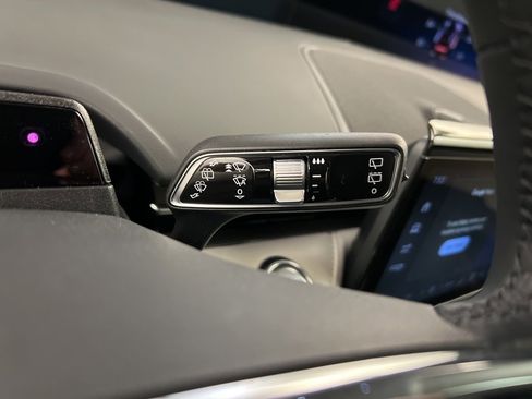 Used 2025 Lincoln Nautilus Premier image 23