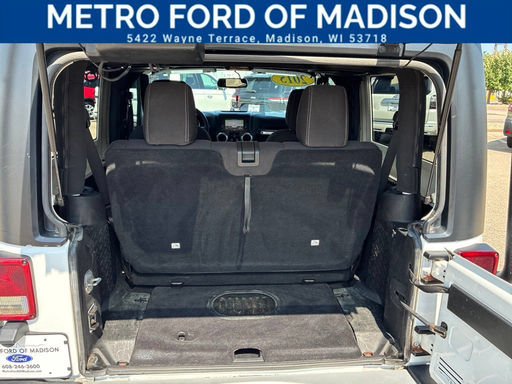 Used 2015 Jeep Wrangler Sahara AWD/4WD image 34