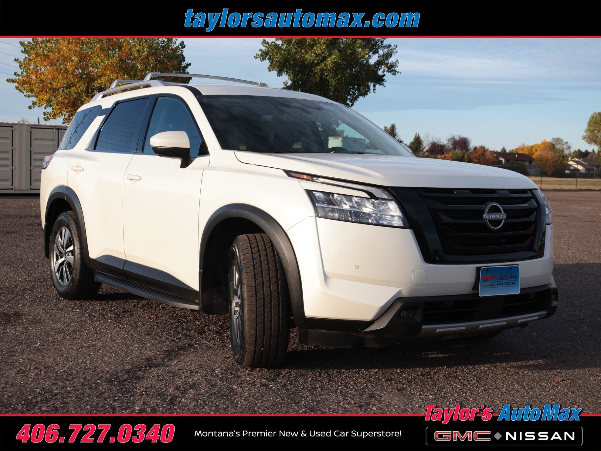 Used 2023 Nissan Pathfinder SL w/ Black Appearance Package AWD/4WD image 2