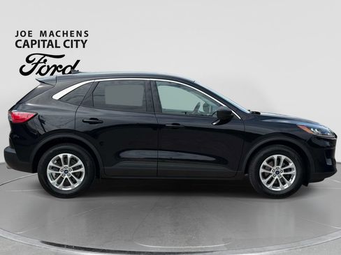 Used 2022 Ford Escape SE w/ Cold Weather Package FWD image 3