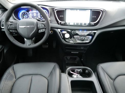 New 2026 Chrysler Pacifica Select w/ S Appearance Package image 10