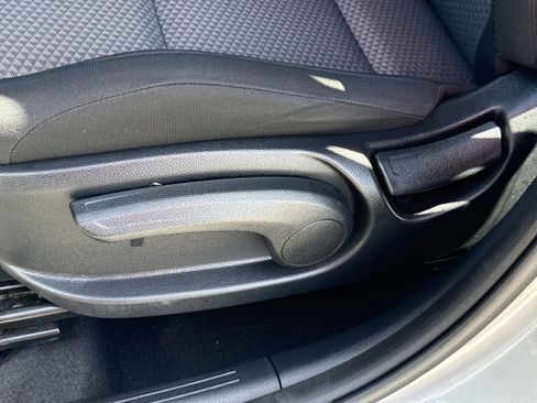Used 2025 Kia Soul LX w/ LX Technology Package FWD image 14