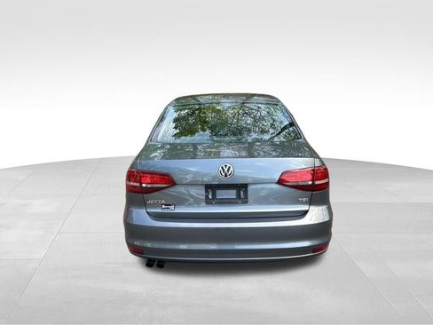 Used 2017 Volkswagen Jetta S image 4
