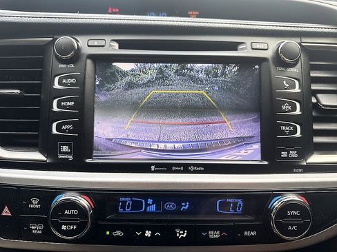 Used 2019 Toyota Highlander Limited AWD/4WD image 14