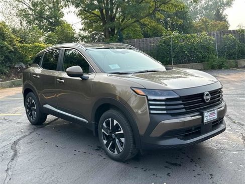 New 2025 Nissan Kicks SV w/ SV Premium Package image 3