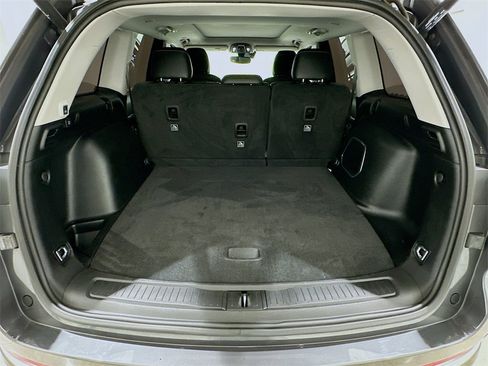 Used 2022 Jeep Grand Cherokee Limited image 28