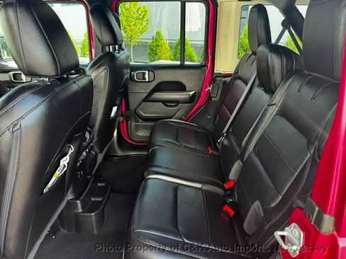 Used 2021 Jeep Wrangler Unlimited Sahara AWD/4WD image 15