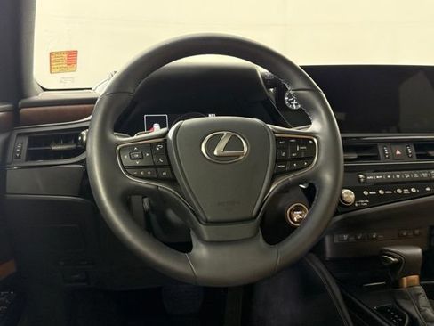 Used 2025 Lexus ES 300h w/ Premium Package FWD image 22