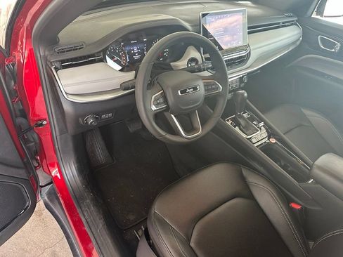 Used 2025 Jeep Compass Limited AWD/4WD image 12