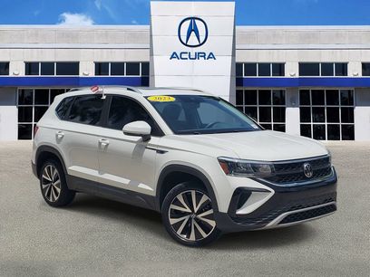 Used 2023 Volkswagen Taos SE w/ Panoramic Sunroof Package
