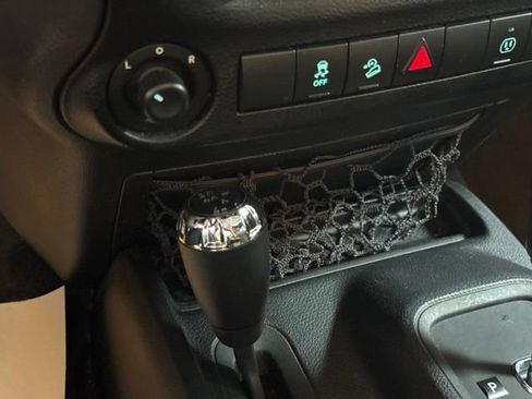 Used 2016 Jeep Wrangler Unlimited Sahara AWD/4WD image 18