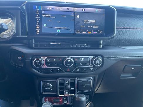 Used 2025 Jeep Gladiator Rubicon AWD/4WD image 27
