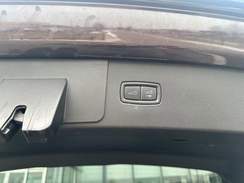 Used 2023 Porsche Cayenne Platinum Edition image 12