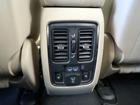 Used 2019 Jeep Grand Cherokee Limited w/ Luxury Group II image 35