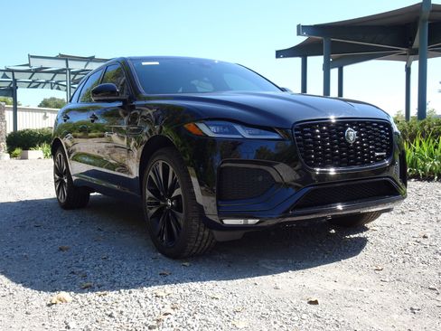 Certified 2025 Jaguar F-PACE R-Dynamic S image 10