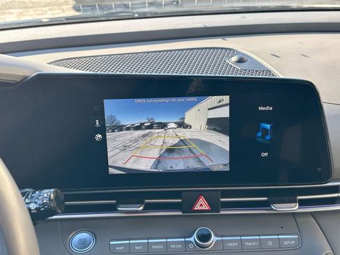 Used 2025 Nissan Sentra SV image 23