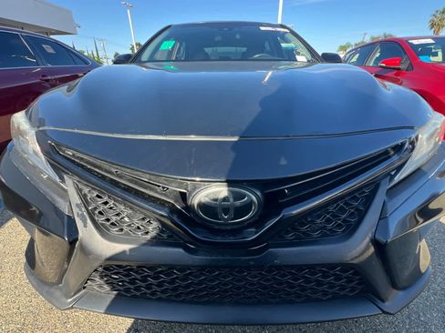 Used 2018 Toyota Camry SE FWD image 2