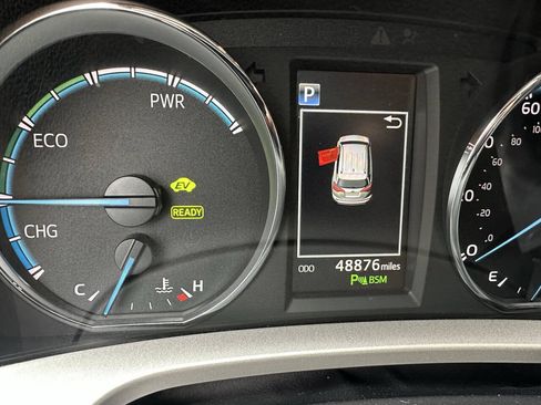 Used 2017 Toyota RAV4 Limited w/ Carpet Mat Package AWD/4WD image 8