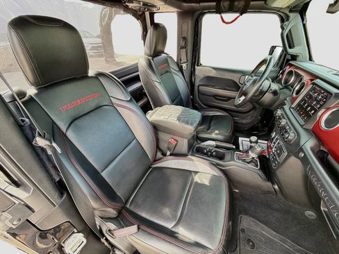 Used 2018 Jeep Wrangler Rubicon AWD/4WD image 13