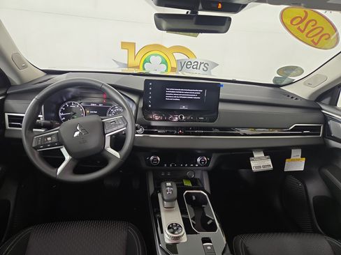 New 2026 Mitsubishi Outlander ES image 13