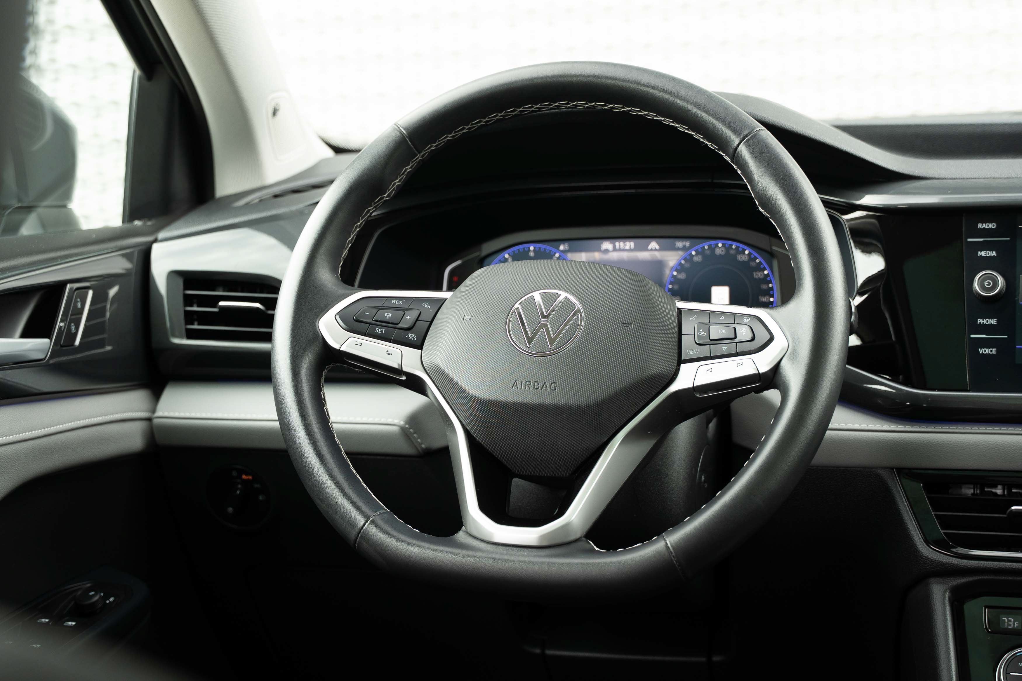 Used 2024 Volkswagen Taos SEL AWD/4WD image 9