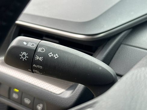 Used 2026 Toyota Prius LE FWD image 36