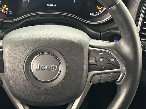 Used 2019 Jeep Grand Cherokee Altitude AWD/4WD image 13