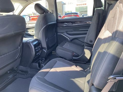 Used 2022 Jeep Grand Cherokee L Laredo w/ Luxury Tech Group I image 19