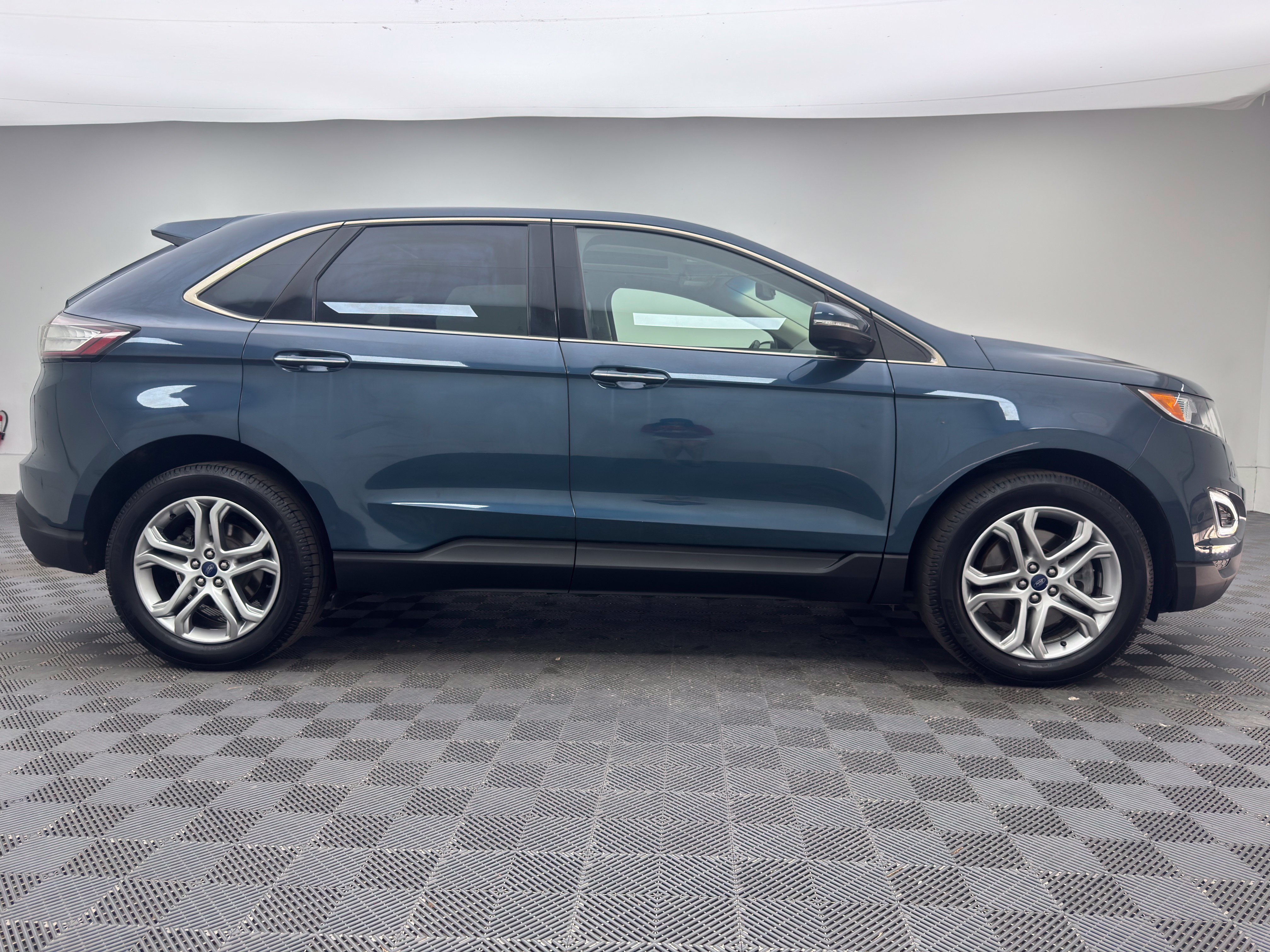 Used 2016 Ford Edge Titanium w/ Equipment Group 301A AWD/4WD image 9