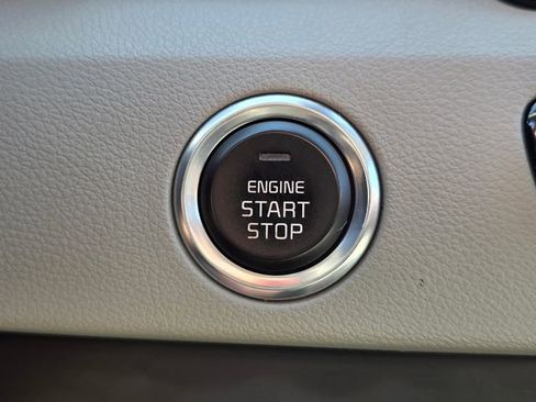 Used 2018 Kia Niro EX image 29