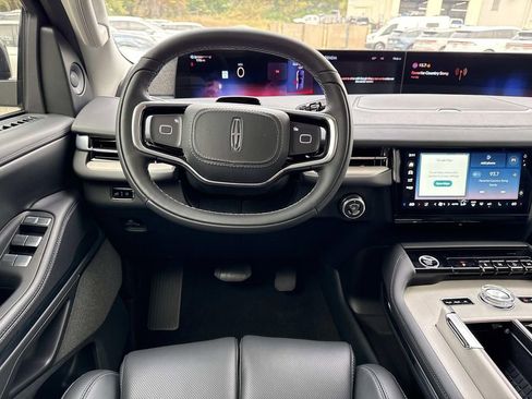 New 2025 Lincoln Navigator Reserve image 19