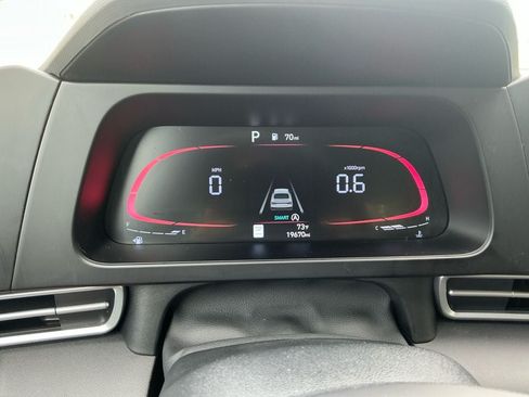 Used 2025 Hyundai Elantra SE FWD image 16