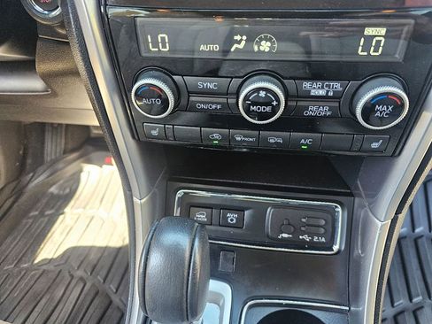 Used 2019 Subaru Ascent Premium image 9
