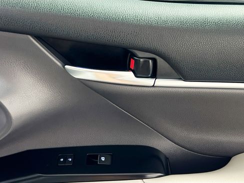 Used 2019 Toyota Camry XSE w/ Navigation Package FWD image 32