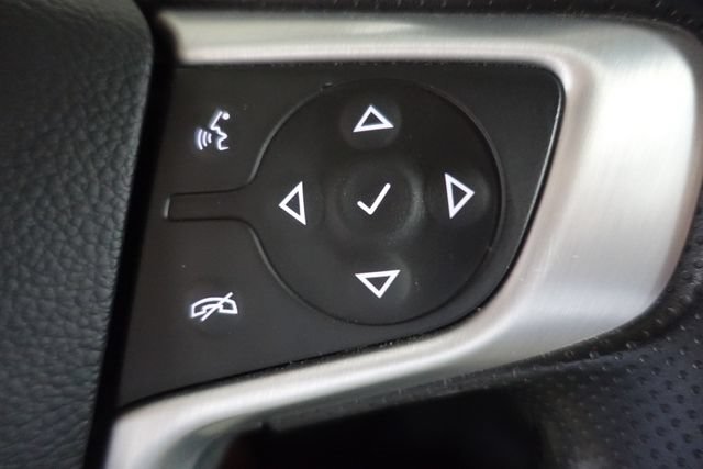 Used 2023 GMC Acadia SLE w/ Driver Convenience Package FWD image 13