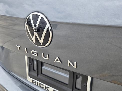 Certified 2023 Volkswagen Tiguan SE R-Line FWD image 14