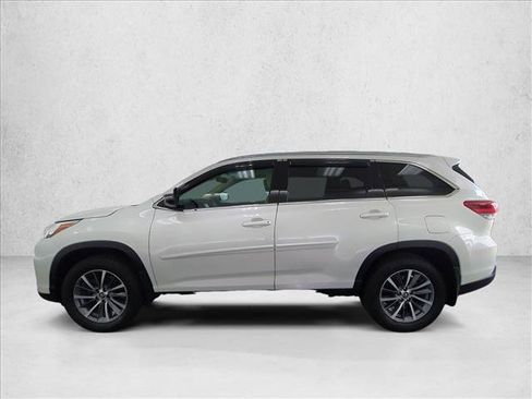 Used 2019 Toyota Highlander XLE AWD/4WD image 9