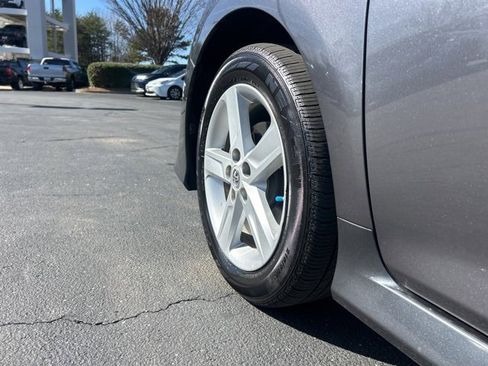 Used 2014 Toyota Camry SE image 9