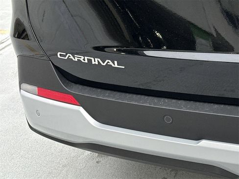 New 2026 Kia Carnival EX image 5