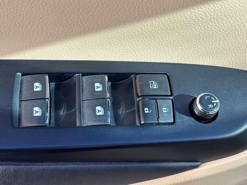 Used 2015 Toyota Highlander Limited image 7