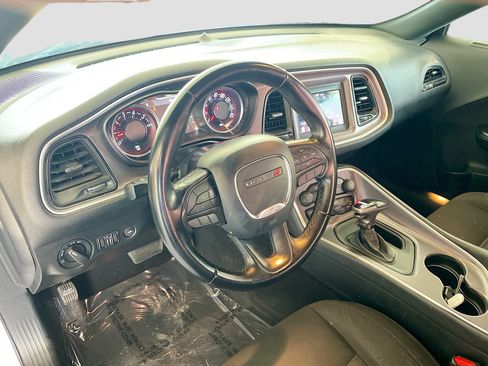 Used 2019 Dodge Challenger SXT RWD image 7