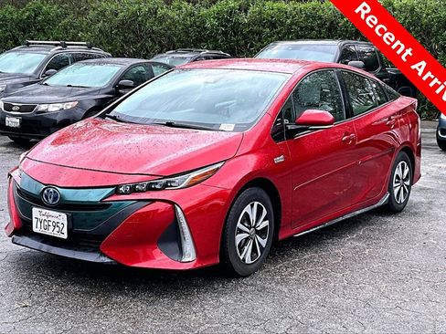 Used 2017 Toyota Prius Prime Premium image 3