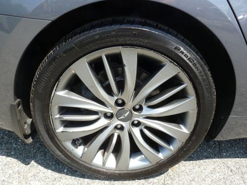 Used 2015 Hyundai Genesis 5.0 RWD image 18