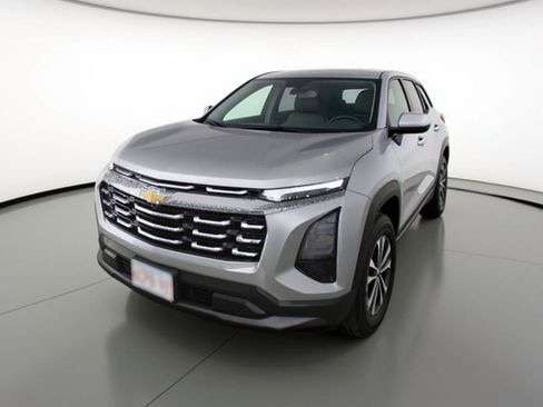 Used 2025 Chevrolet Equinox LT image 3