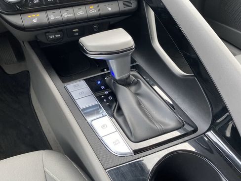 Used 2025 Hyundai Elantra SEL image 19